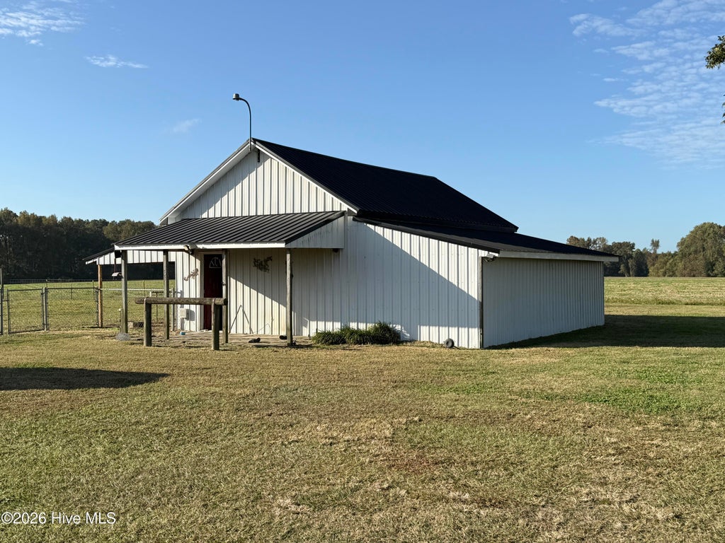Photo of 303 White Oak Bridge Road, Mount Olive, NC 28365 (MLS # 100613577)