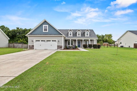 Homes For Sale - 115 Pembury Way<br/> Richlands, NC 28574
