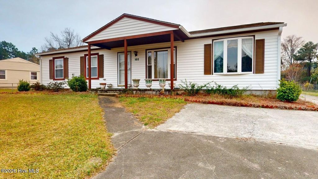 Photo of 165 Copeland Court, Hubert, NC 28539 (MLS # 100563737)