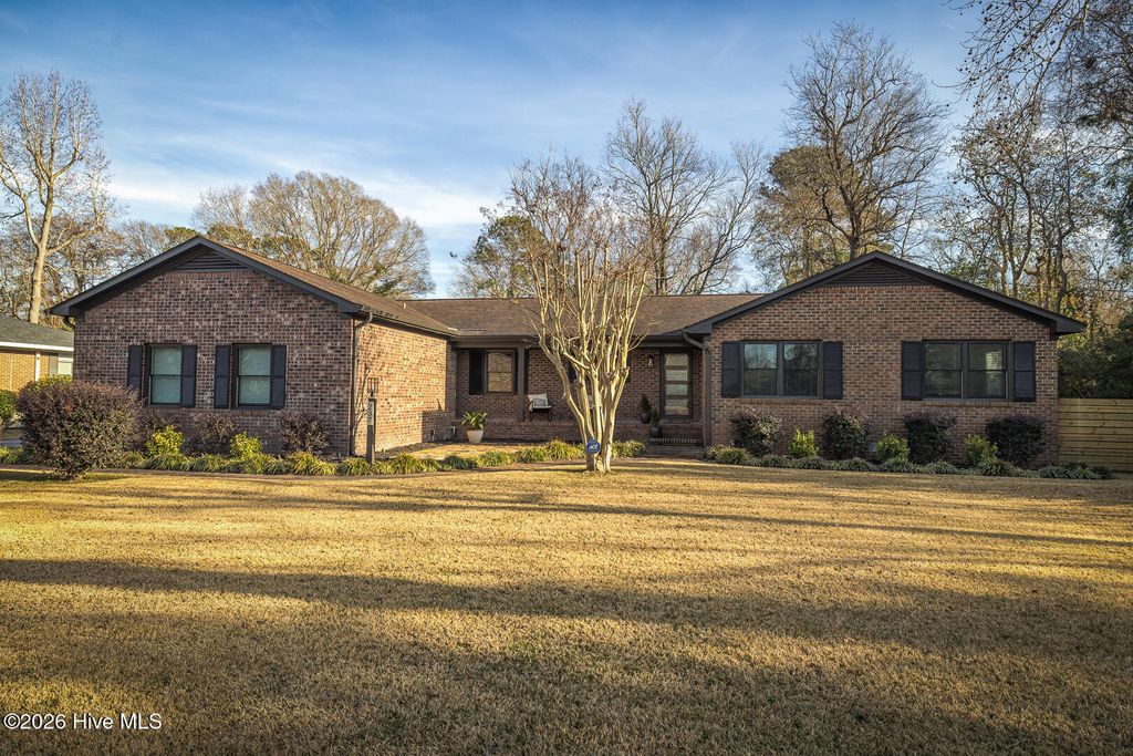 Photo of 237 Jeb Stuart Drive, Wilmington, NC 28412 (MLS # 100553040)