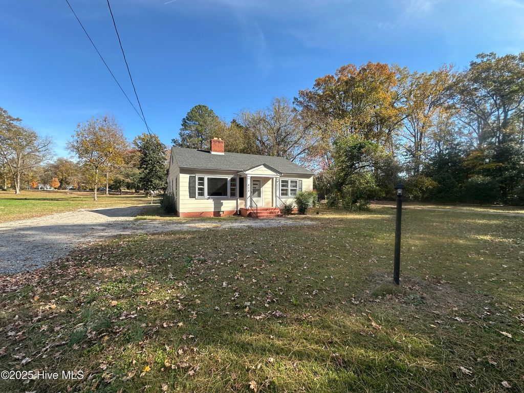 Photo of 412 Lanoca Avenue, Laurinburg, NC 28352 (MLS # 100572159)