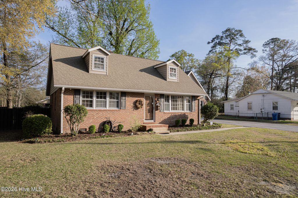 Photo of 818 Edgewood Drive, Jacksonville, NC 28540 (MLS # 100563981)