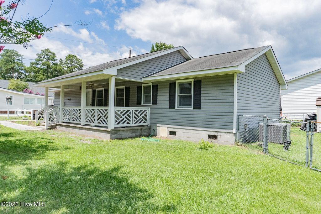 Photo of 12 Sandy Cove, Elizabethtown, NC 28337 (MLS # 100585470)