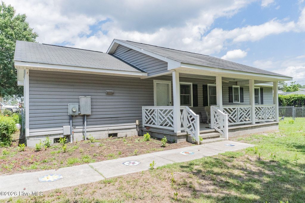 Photo of 12 Sandy Cove, Elizabethtown, NC 28337 (MLS # 100585470)
