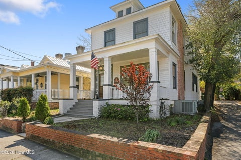 Apartment For Rent - 308 Dock Street #LOWER<br/> Wilmington, NC 28401