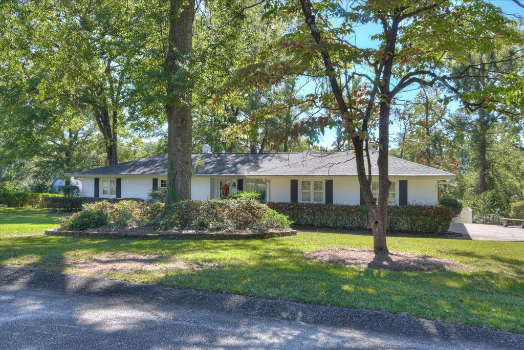 Photo of 2902 Pineview Road, Augusta, GA 30909 (MLS # 100587428)