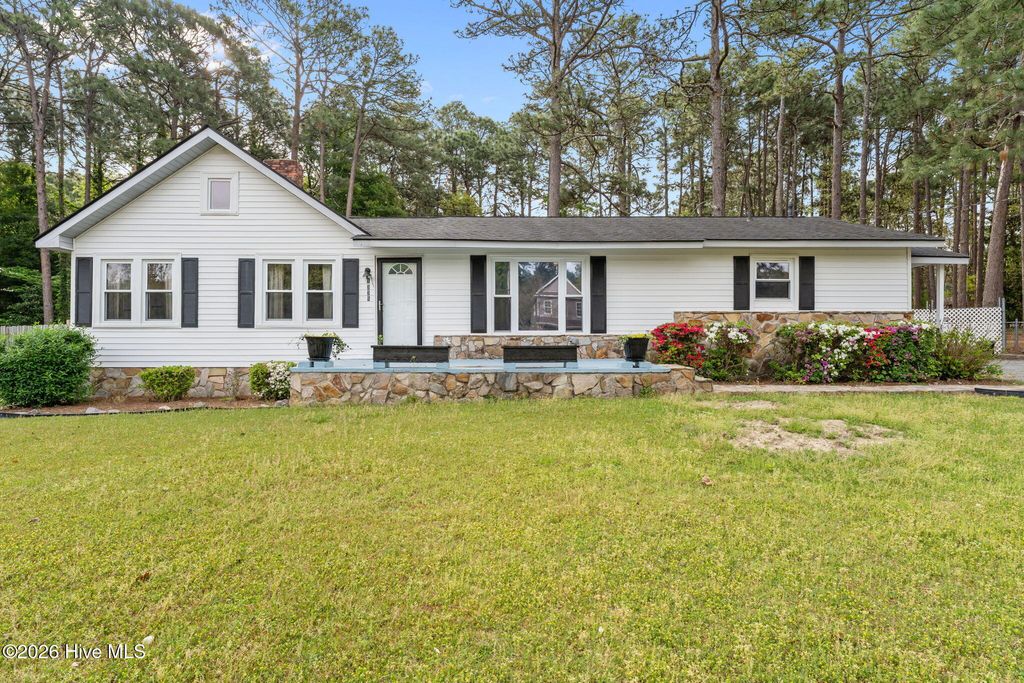 Photo of 1335 N Ridge Street, Southern Pines, NC 28387 (MLS # 100565877)