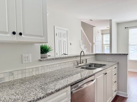 Tiny photo for 5813 Wrightsville Avenue #Apt 172, Wilmington, NC 28403 (MLS # 100565370)