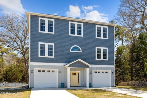 Homes For Rent - 310 Lord Berkeley Drive<br/> Emerald Isle, NC 28594