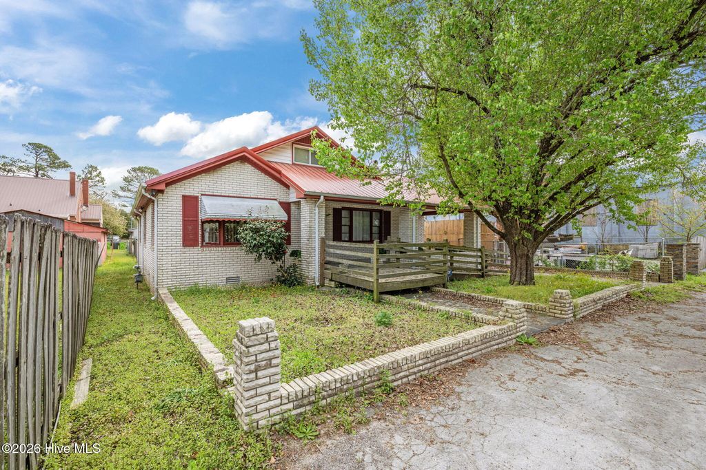 Photo of 812 Smith Street, New Bern, NC 28560 (MLS # 100563554)