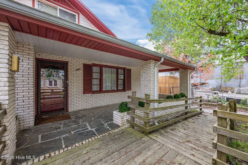 Photo of 812 Smith Street, New Bern, NC 28560 (MLS # 100563554)