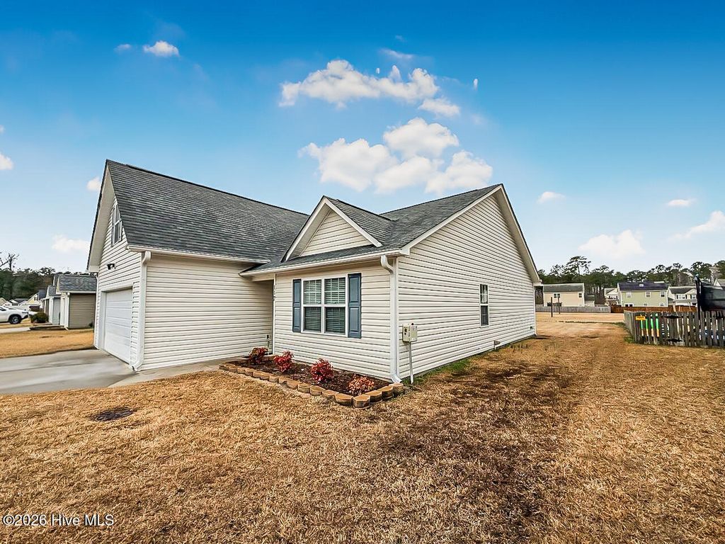 Photo of 117 Crooked Run Drive, New Bern, NC 28560 (MLS # 100560228)