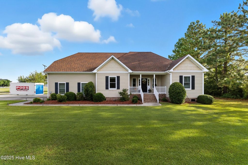 Photo of 102 Bayshore Court, Maple, NC 27956 (MLS # 100533046)