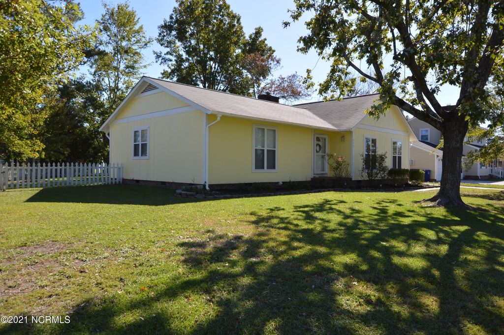 Photo of 212 Branchwood Drive, Jacksonville, NC 28546 (MLS # 100562914)