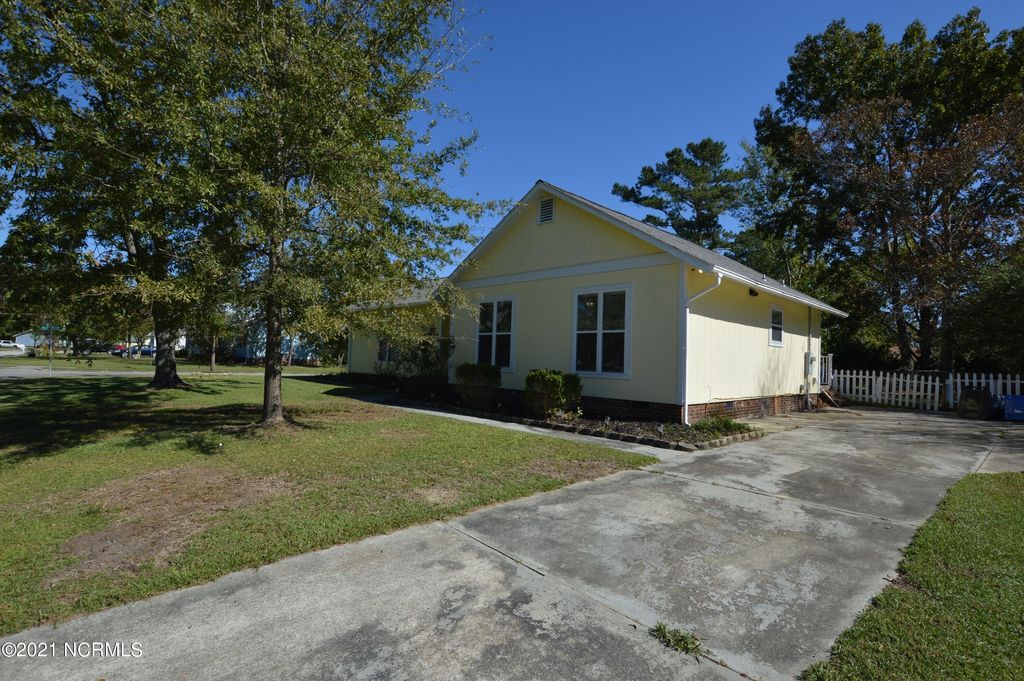 Photo of 212 Branchwood Drive, Jacksonville, NC 28546 (MLS # 100562914)