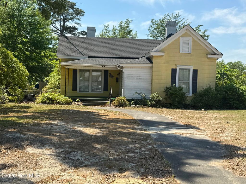 Photo of 627 Washington Avenue, Hamlet, NC 28345 (MLS # 100568336)