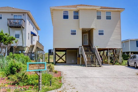 Townhouse For Rent - 3800 Island Drive<br/> Onslow County, North Topsail Beach, NC 28460