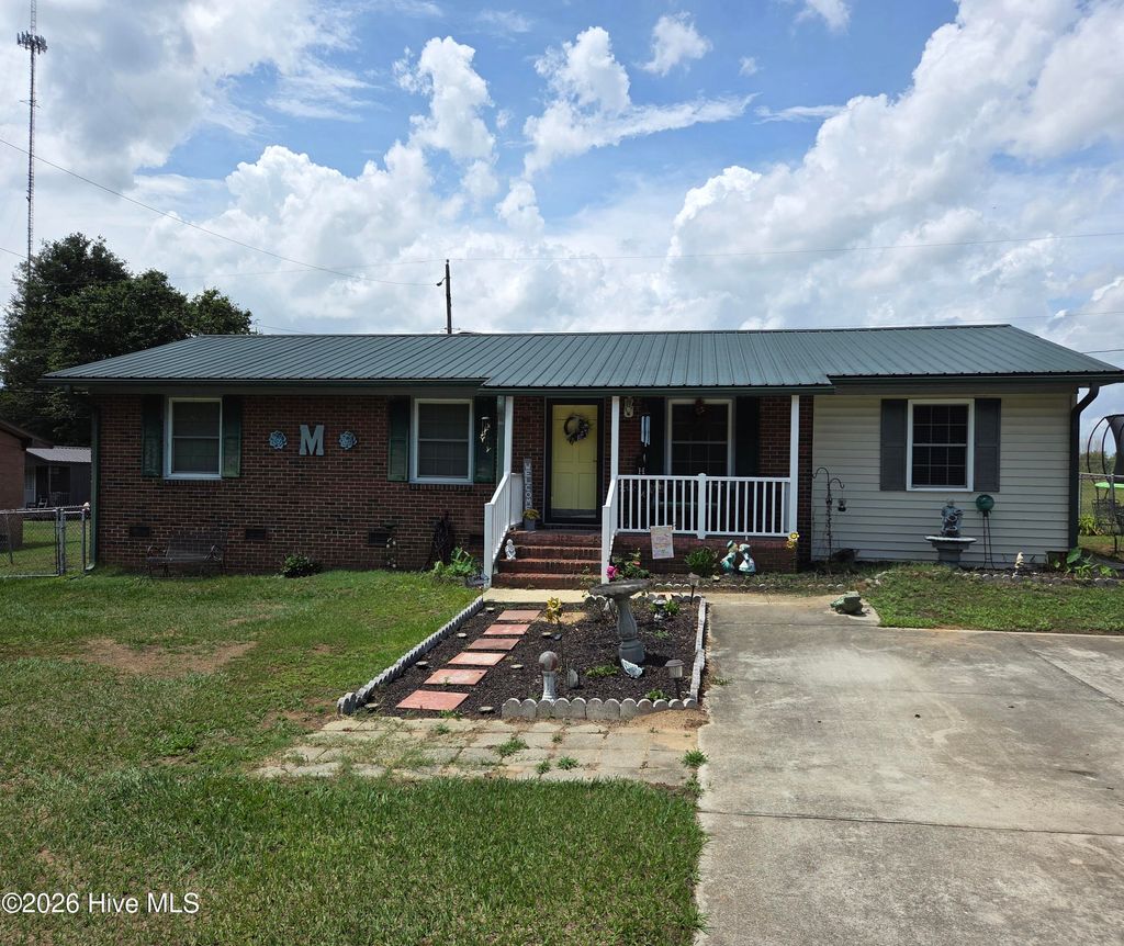 Photo of 17501 Lees Mill Road, Laurinburg, NC 28352 (MLS # 100576571)