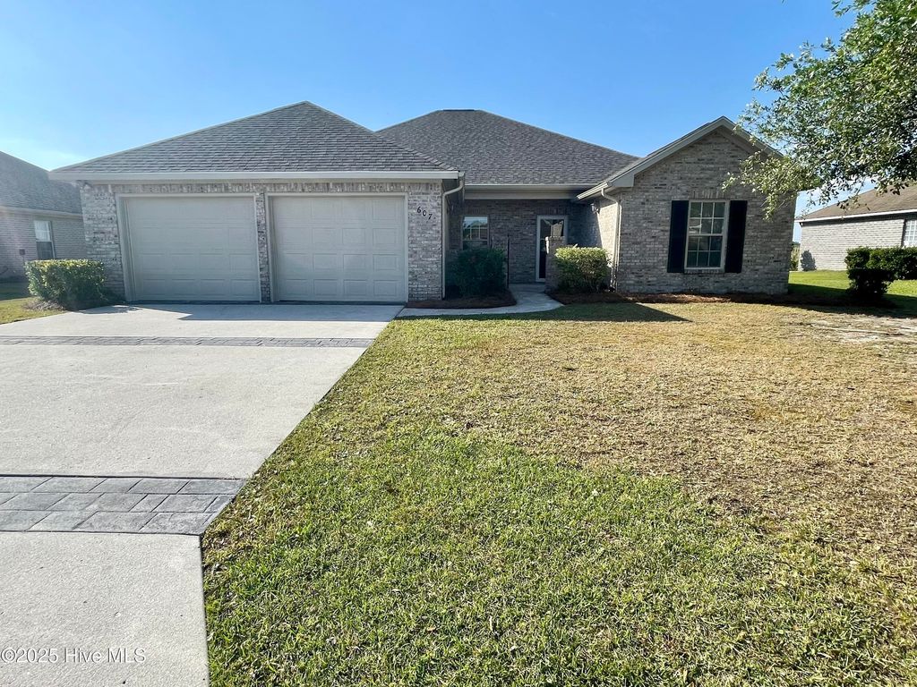 Photo of 607 Castle Bay Drive, Hampstead, NC 28443 (MLS # 100547248)