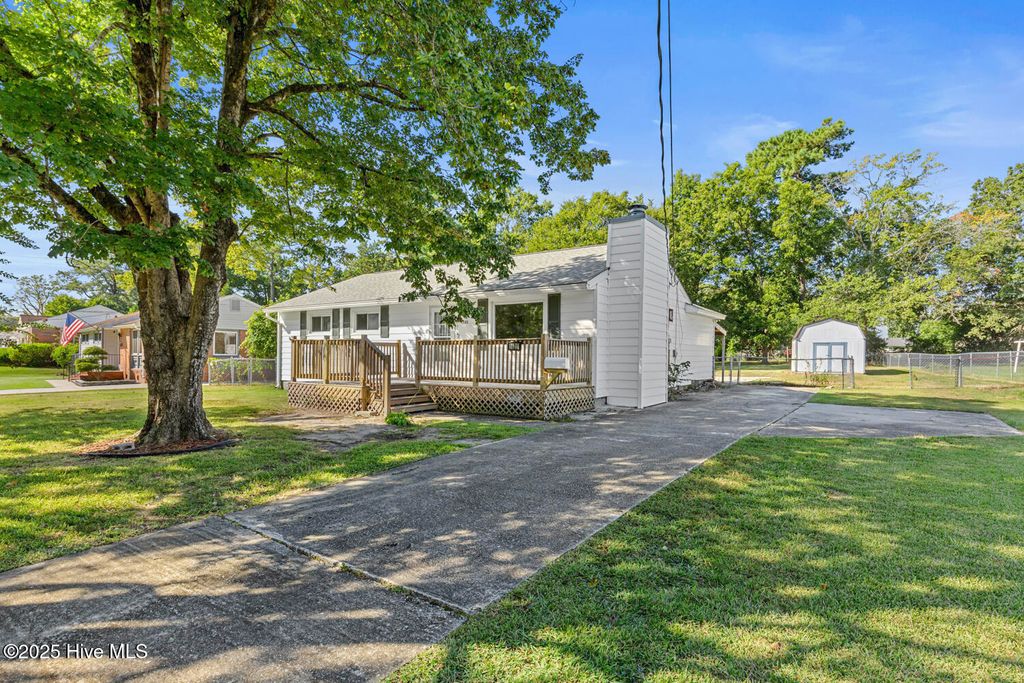 Photo of 1121 River Street, Jacksonville, NC 28540 (MLS # 100531515)