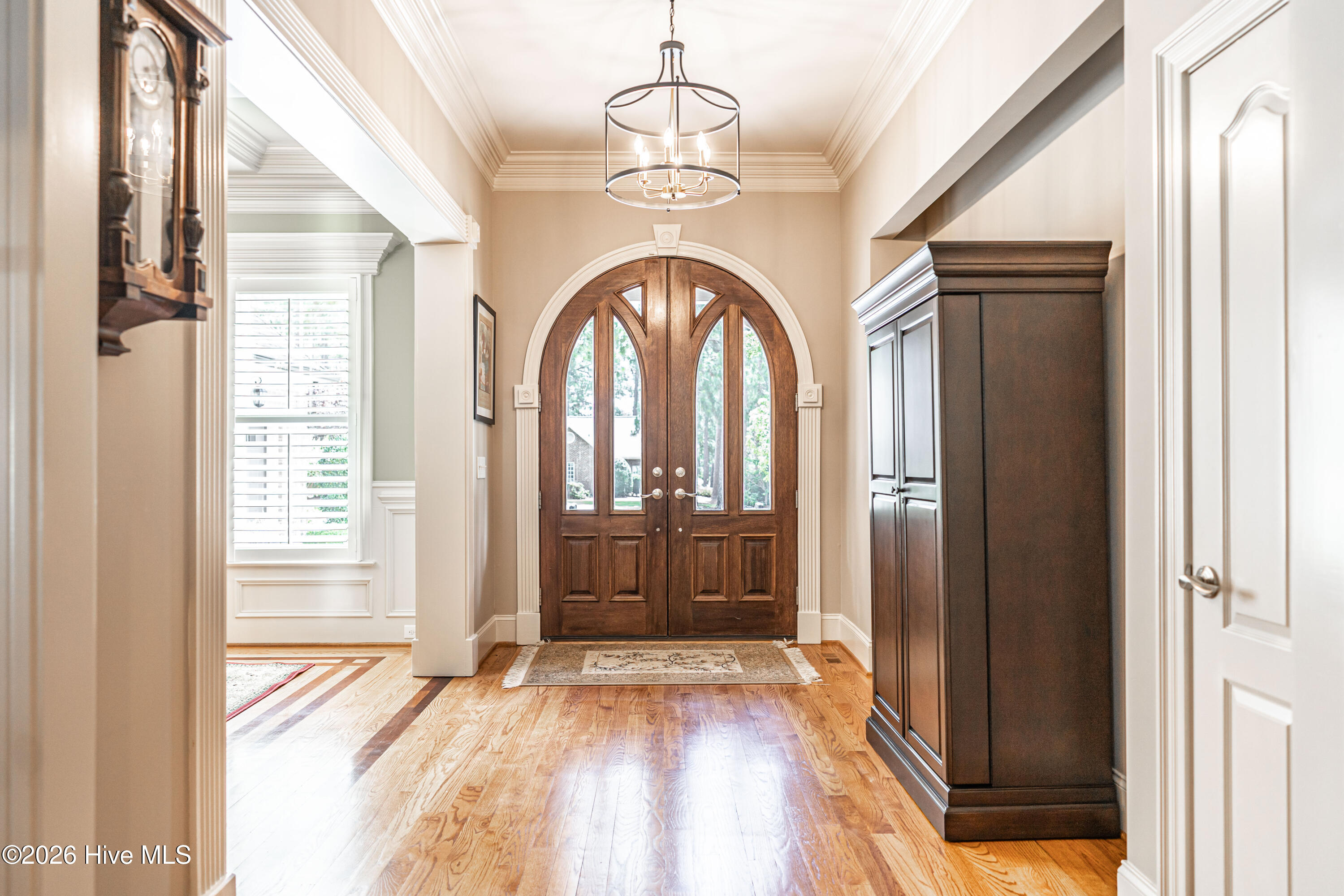 38 E Augusta Lane