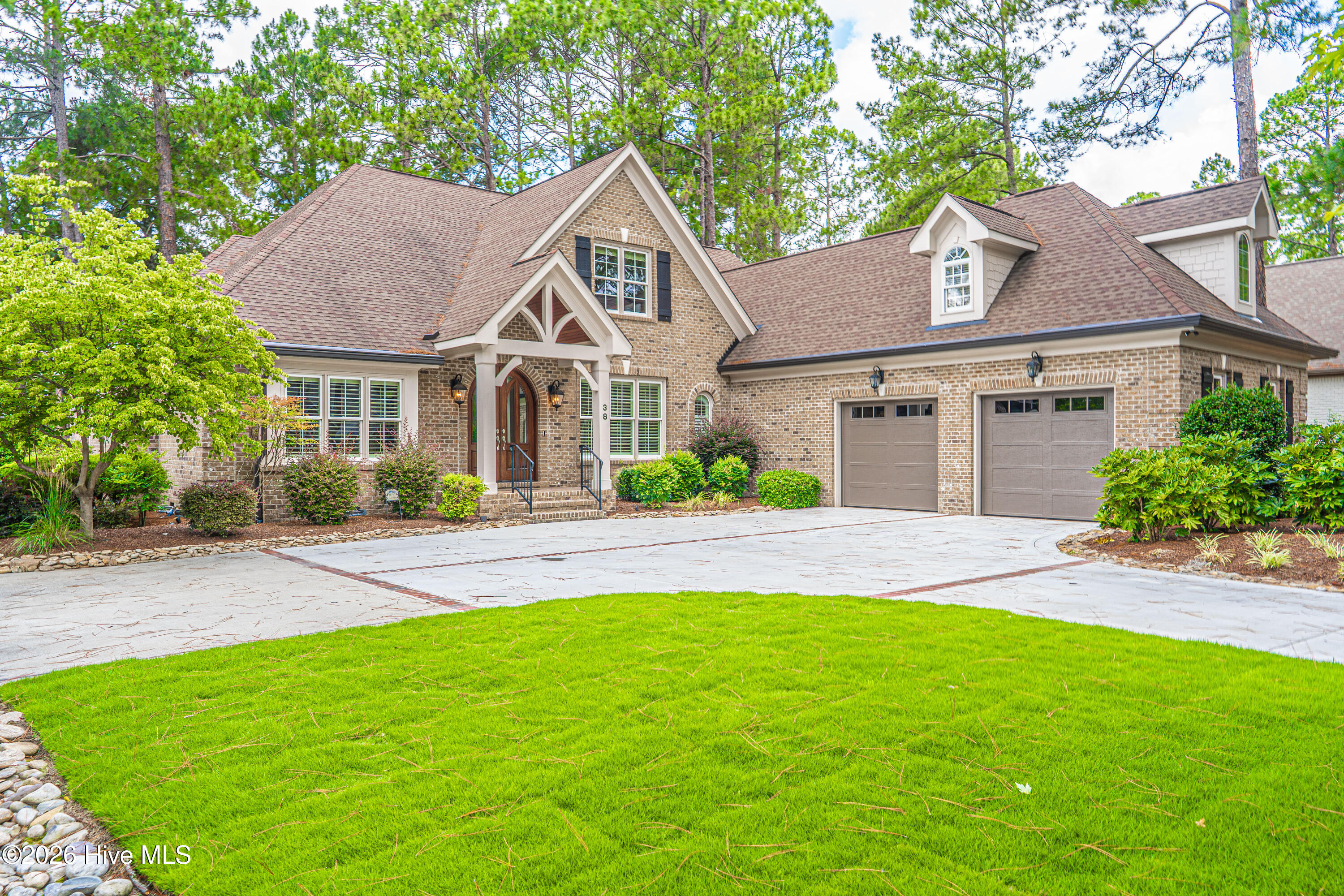 38 E Augusta Lane