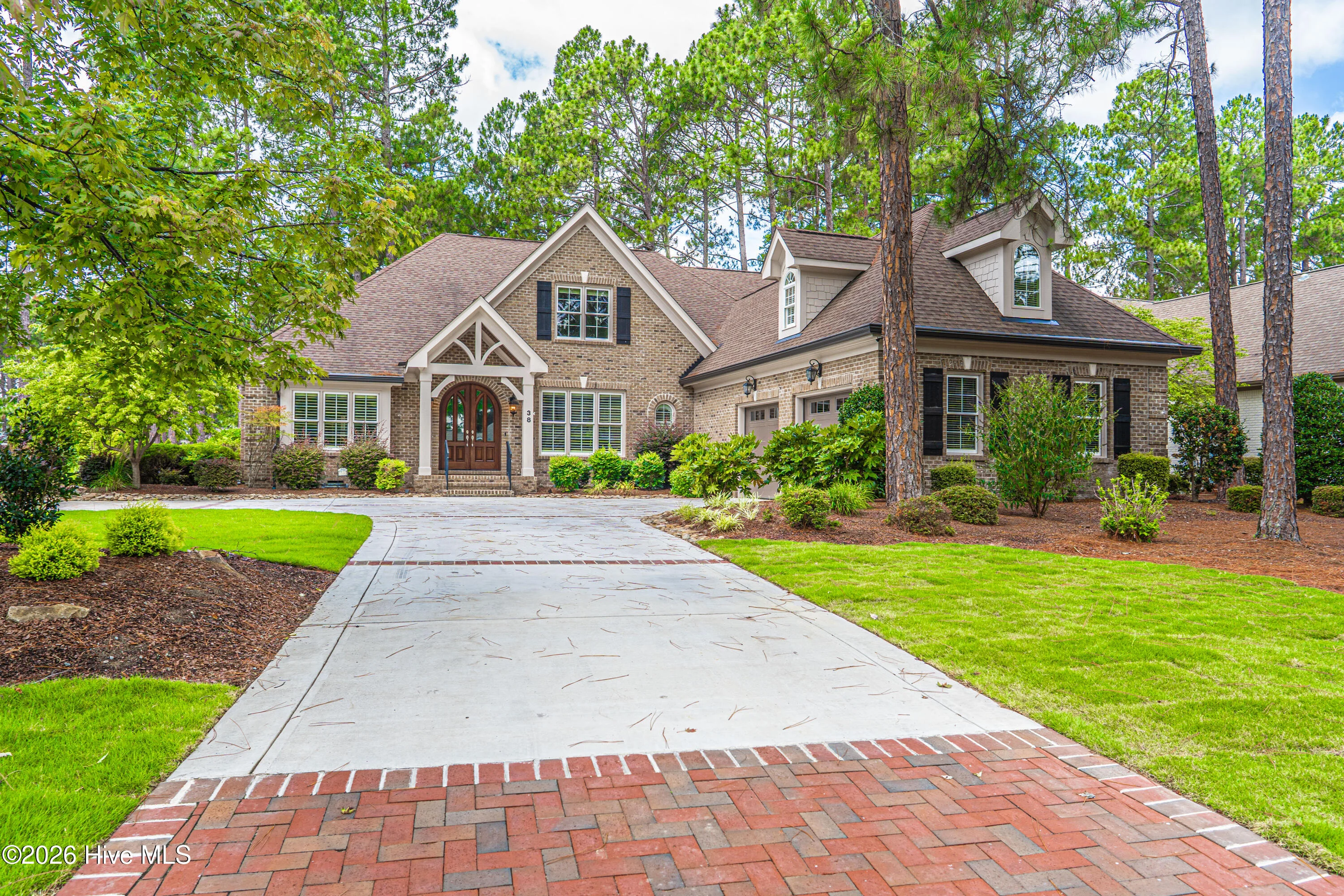 38 E Augusta Lane