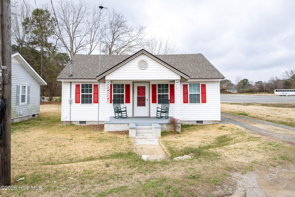 Photo of 200 Southeast Boulevard, Clinton, NC 28328 (MLS # 100556523)