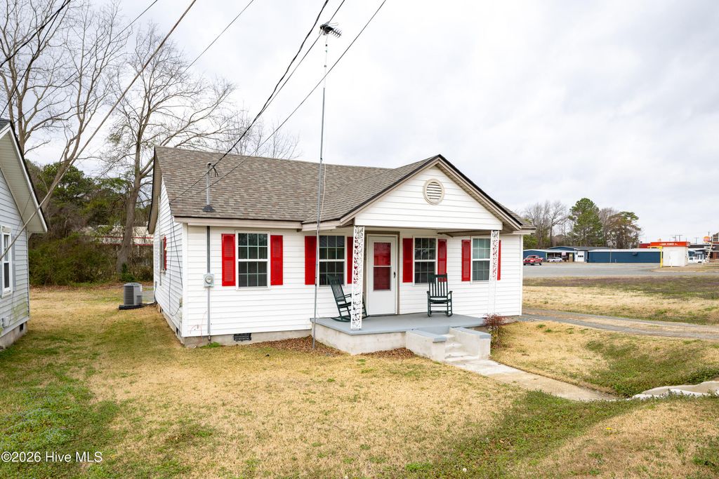 Photo of 200 Southeast Boulevard, Clinton, NC 28328 (MLS # 100556523)