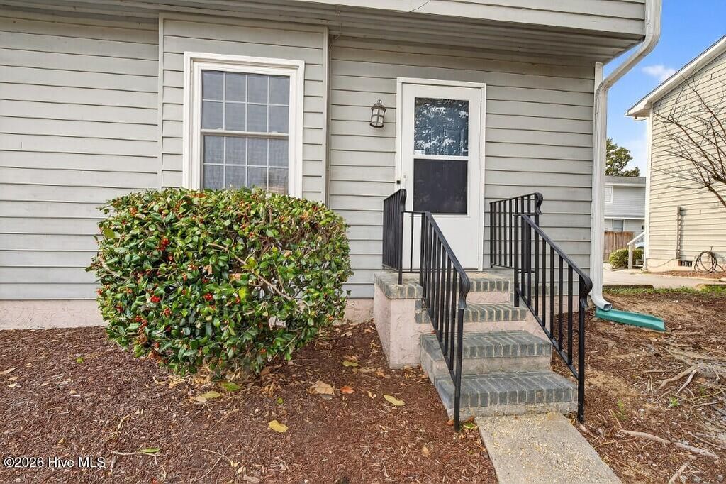 Photo of 306 River Walk, New Bern, NC 28560 (MLS # 100557311)