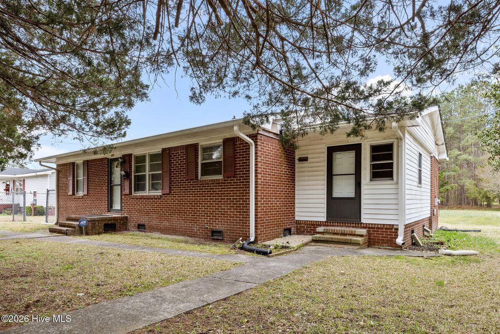 Photo of 207 S Cherry Lane, Windsor, NC 27983 (MLS # 100561402)