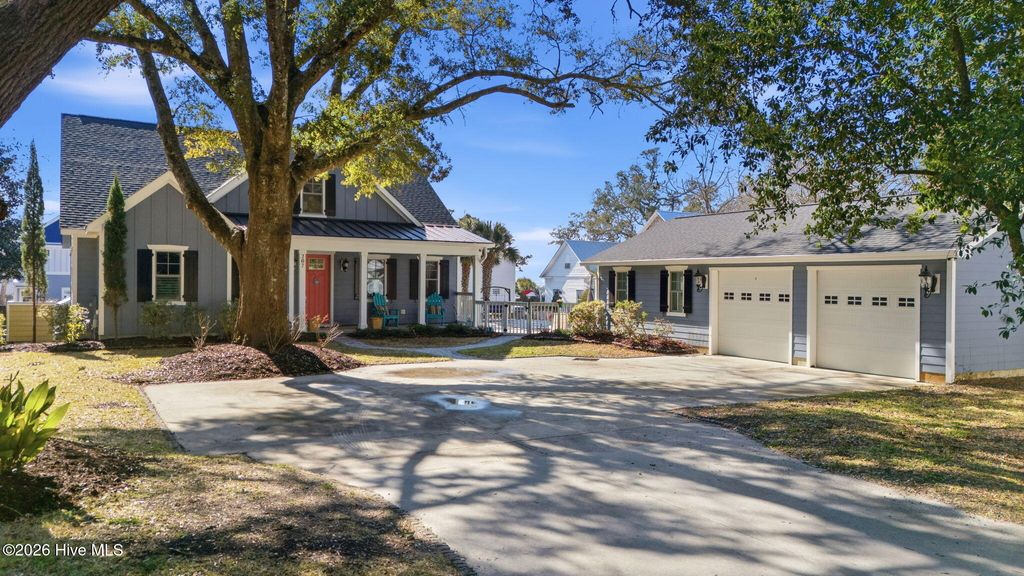 Photo of 209 Clarendon Avenue, Southport, NC 28461 (MLS # 100553836)