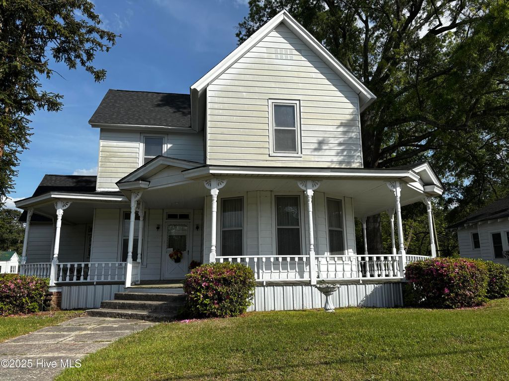 Photo of 414 N Center Street, Mount Olive, NC 28365 (MLS # 100545154)