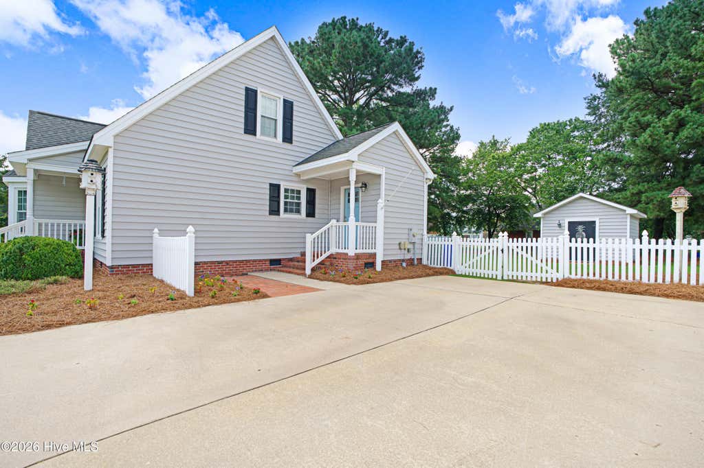 Photo of 708 Prestwick Drive, Nashville, NC 27856 (MLS # 100593863)