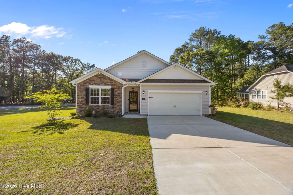 Photo of 801 Crane Drive, New Bern, NC 28560 (MLS # 100570132)