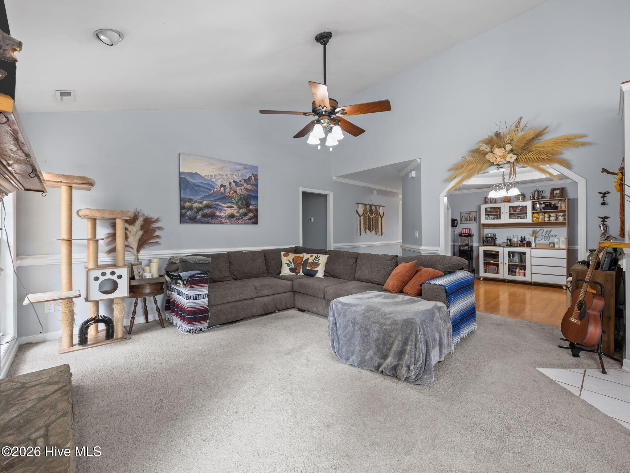 405 W Regent Court