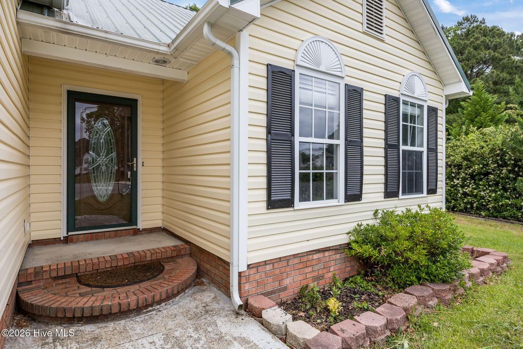 Photo of 405 W Regent Court, Jacksonville, NC 28546 (MLS # 100570839)