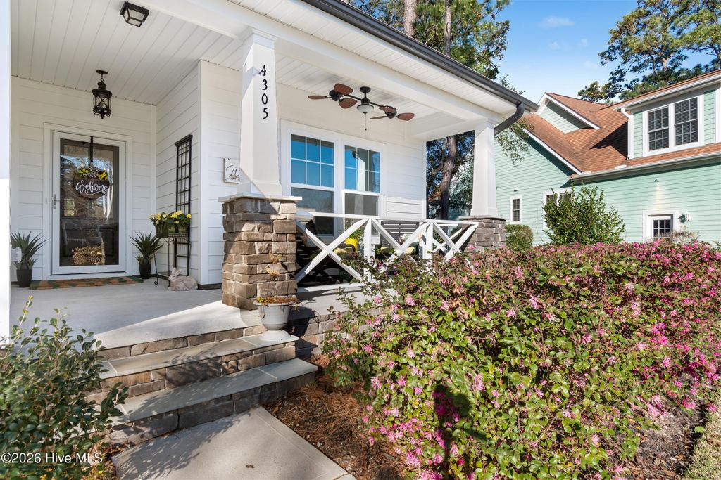 Photo of 4305 Shelter Cove SE, Southport, NC 28461 (MLS # 100561592)