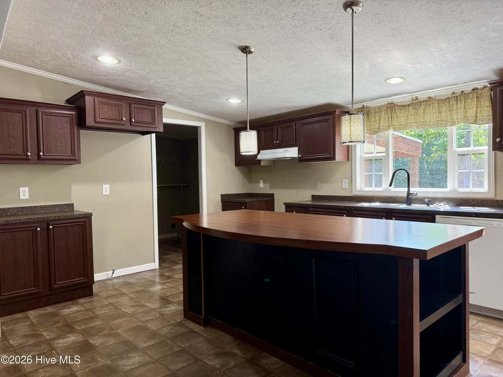 Photo of 231 Oakwood Drive, New Bern, NC 28560 (MLS # 100586925)
