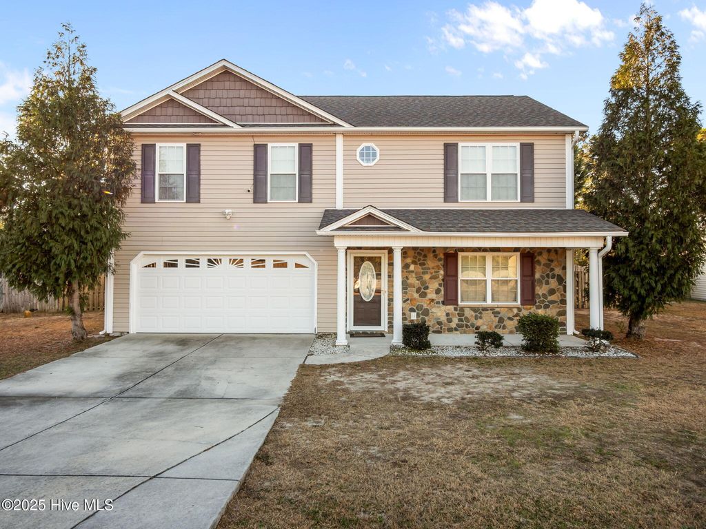Photo of 513 Aberdineshire Court, Hubert, NC 28539 (MLS # 100545708)