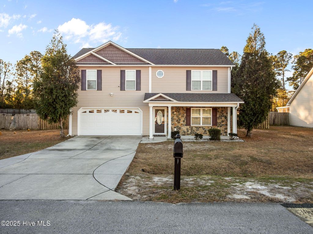 Photo of 513 Aberdineshire Court, Hubert, NC 28539 (MLS # 100545708)