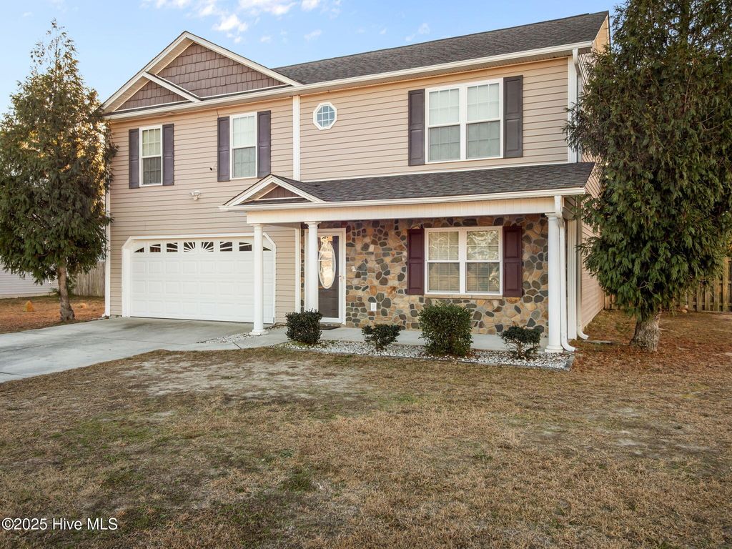 Photo of 513 Aberdineshire Court, Hubert, NC 28539 (MLS # 100545708)