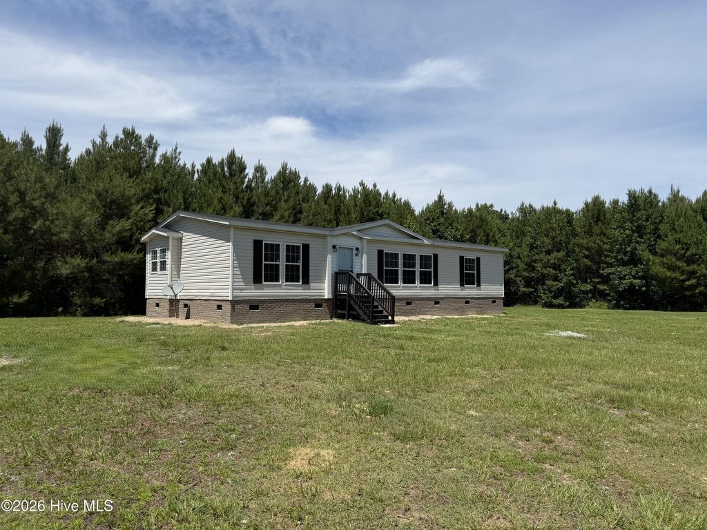 Photo of 194 Barbee Road, Richlands, NC 28574 (MLS # 100583571)