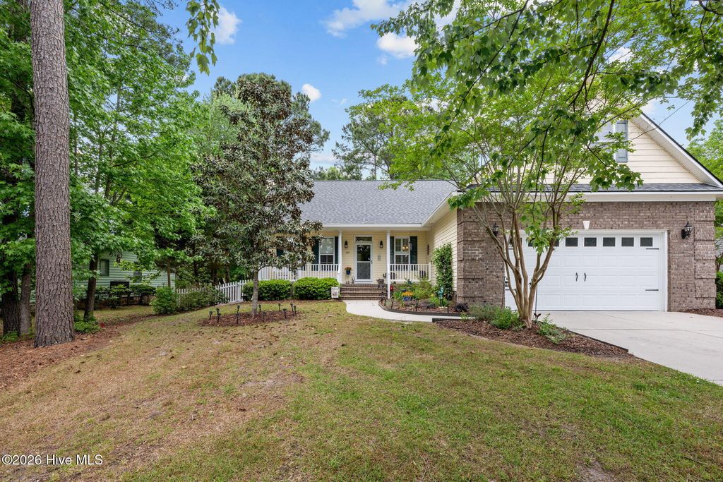 Photo of 105 Channel Run Drive, New Bern, NC 28562 (MLS # 100570232)