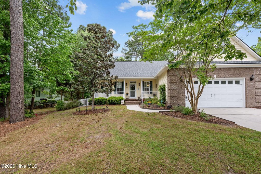 Photo of 105 Channel Run Drive, New Bern, NC 28562 (MLS # 100570232)