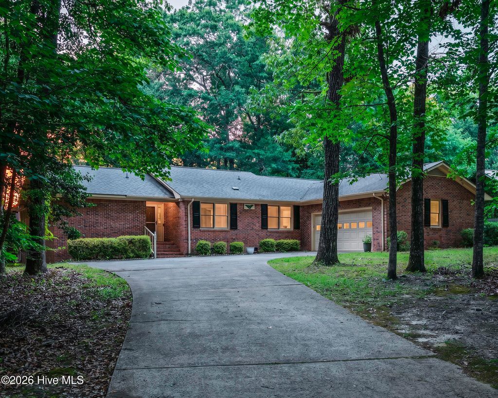 Photo of 315 Gatewood Drive, New Bern, NC 28562 (MLS # 100576163)