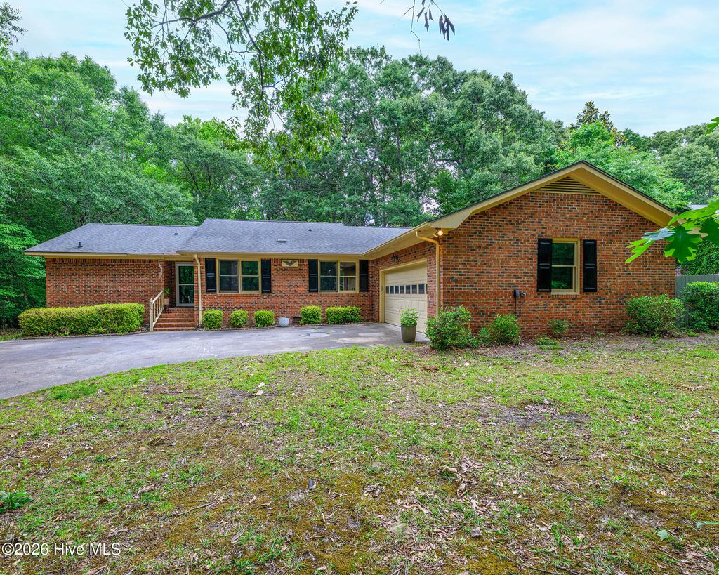 Photo of 315 Gatewood Drive, New Bern, NC 28562 (MLS # 100576163)