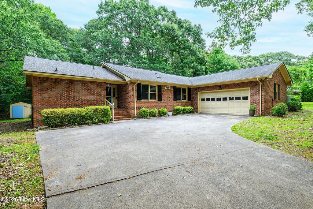 Photo of 315 Gatewood Drive, New Bern, NC 28562 (MLS # 100576163)