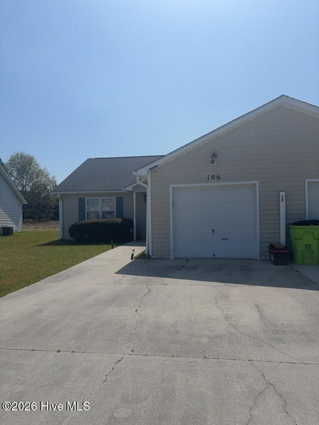 Photo of 106 Charlton Road, Hubert, NC 28539 (MLS # 100564379)