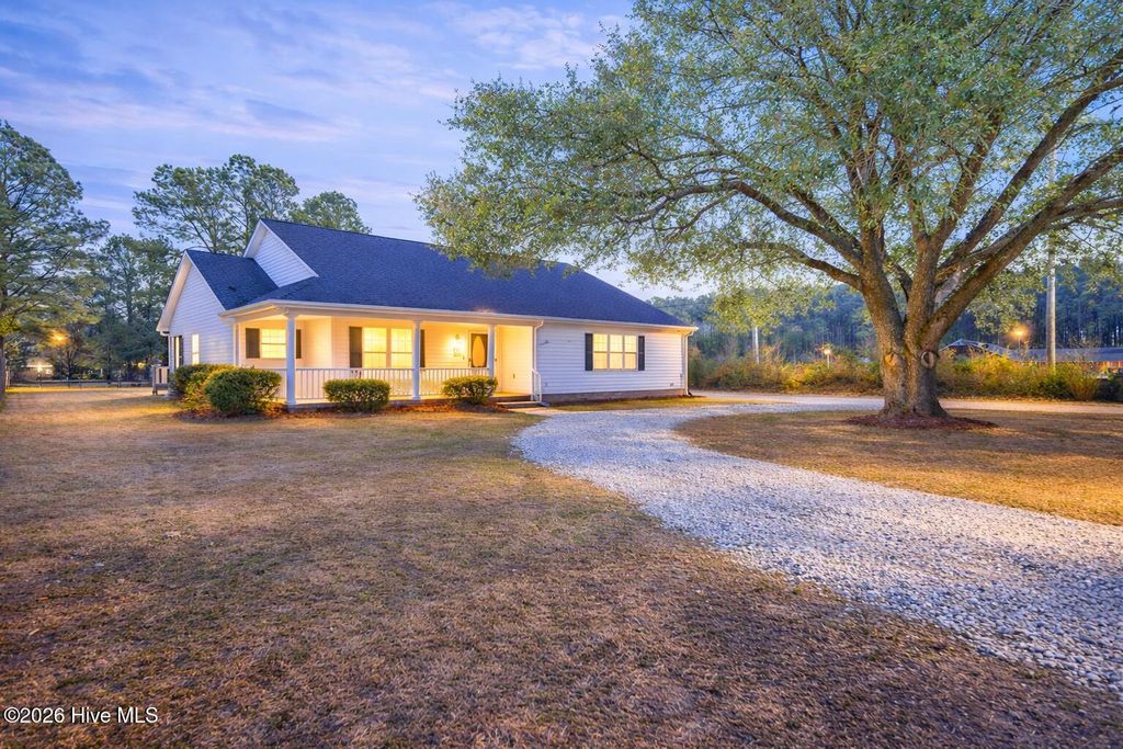 Photo of 321 Barbara Drive, New Bern, NC 28562 (MLS # 100558772)